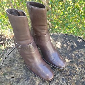 Women Vintage Leather Brown Ankle Boots By Etienne Aigner Size 7M/Women Designer